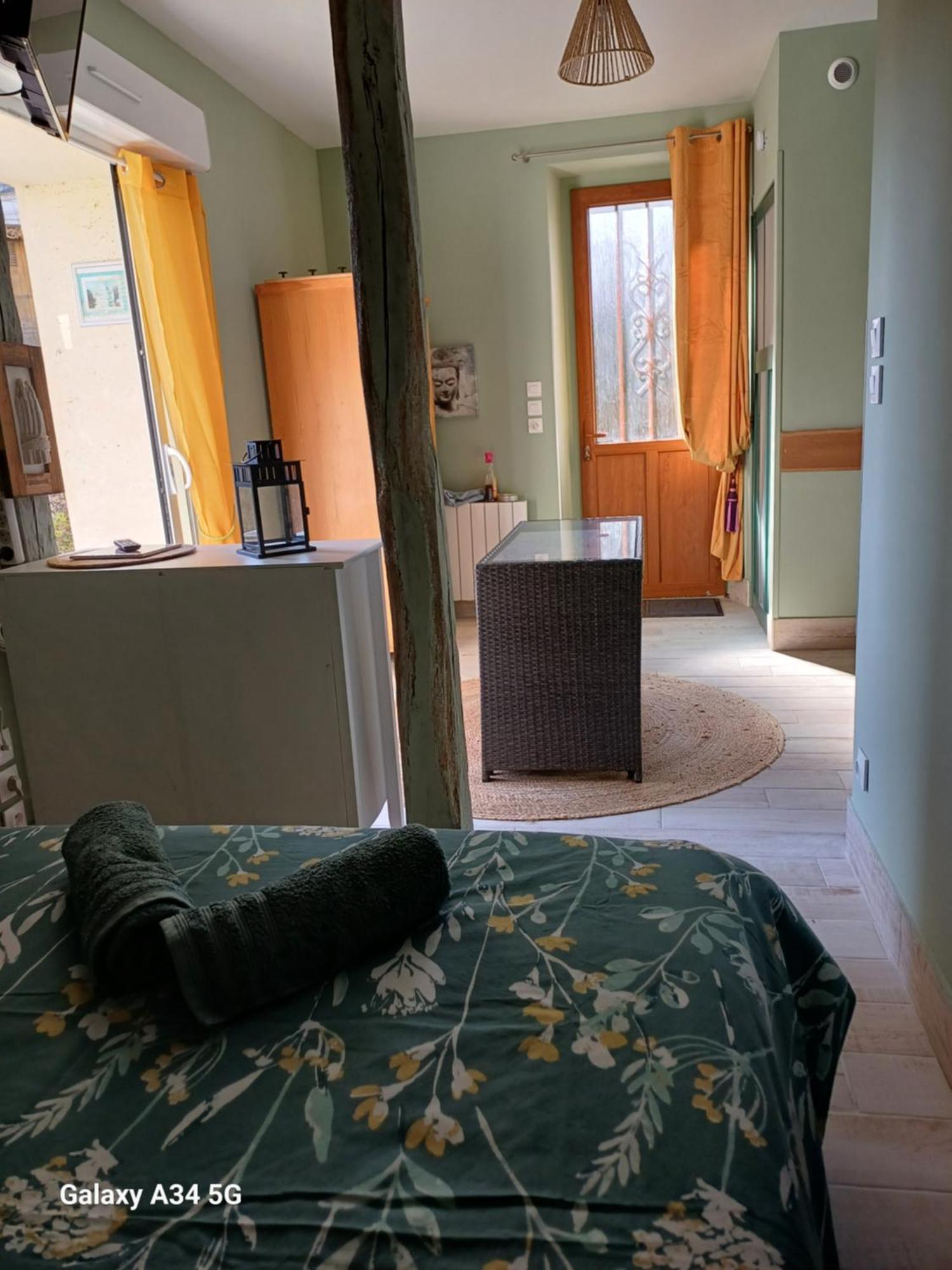 L'Intervalle Des 18 Chateaux Saint-Georges-sur-Cher Exterior foto